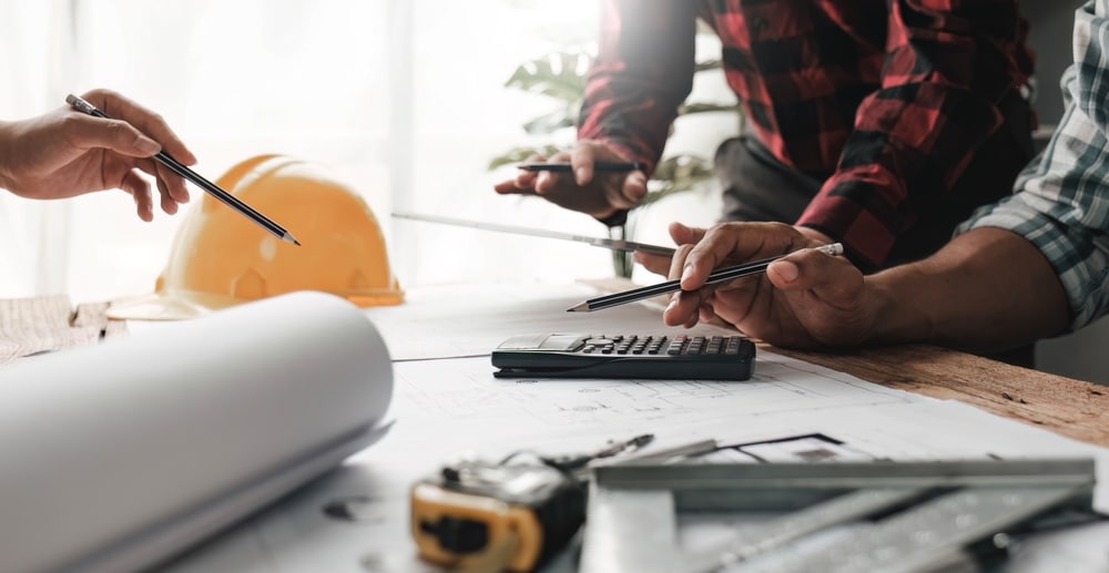 General Contractor Manages